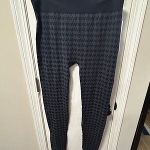 RHONE Navy and Gray Houndstooth Leggings NWT large